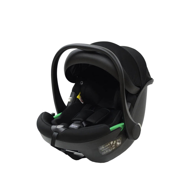 Infant car seat with ergonomic design, padded newborn inlay, and maximum weight capacity of 13 kg.